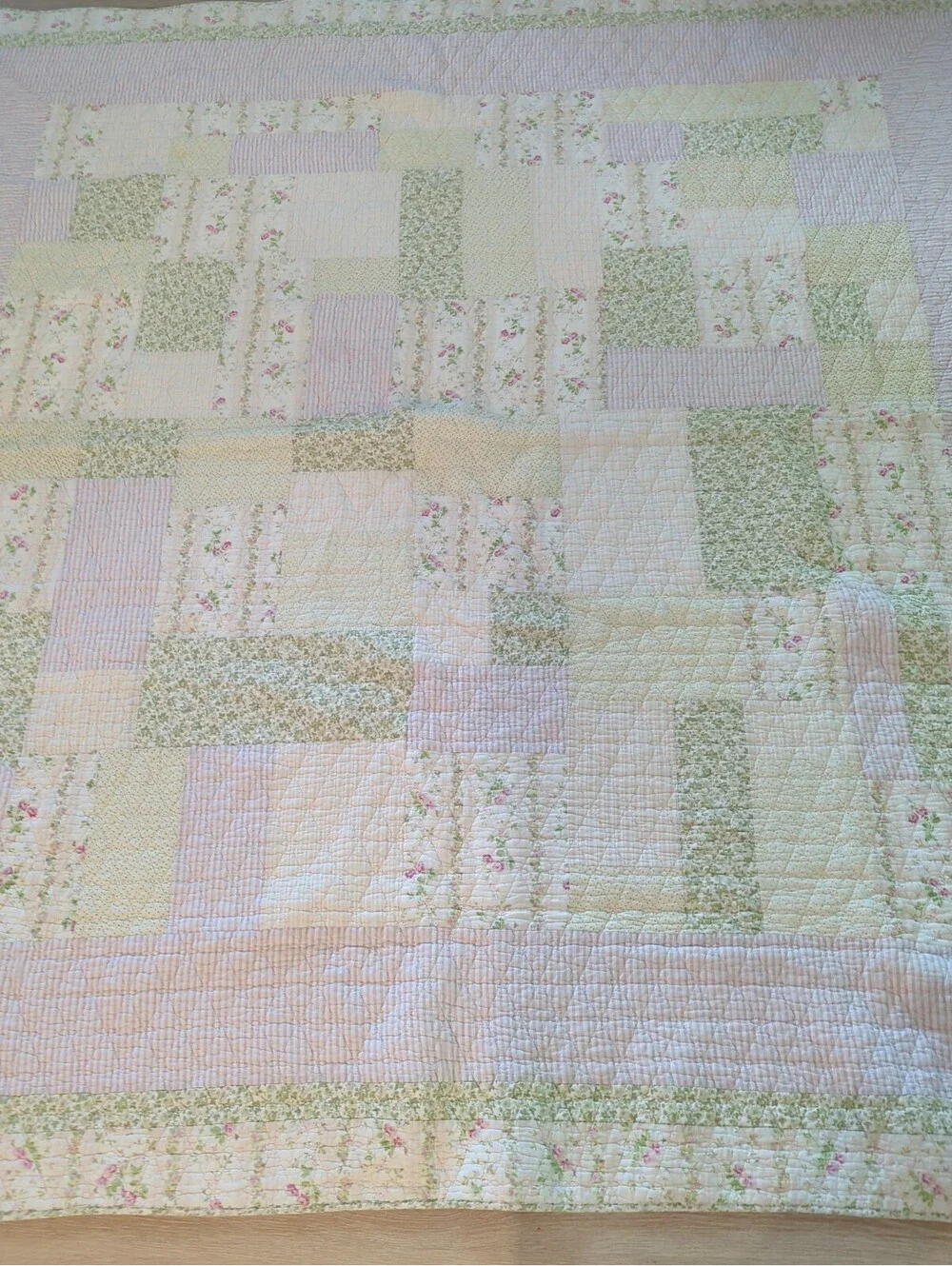 Shabby Chic Quilt Patchwork Scalloped Roses Floral Cottage Core Cotton 82x82”